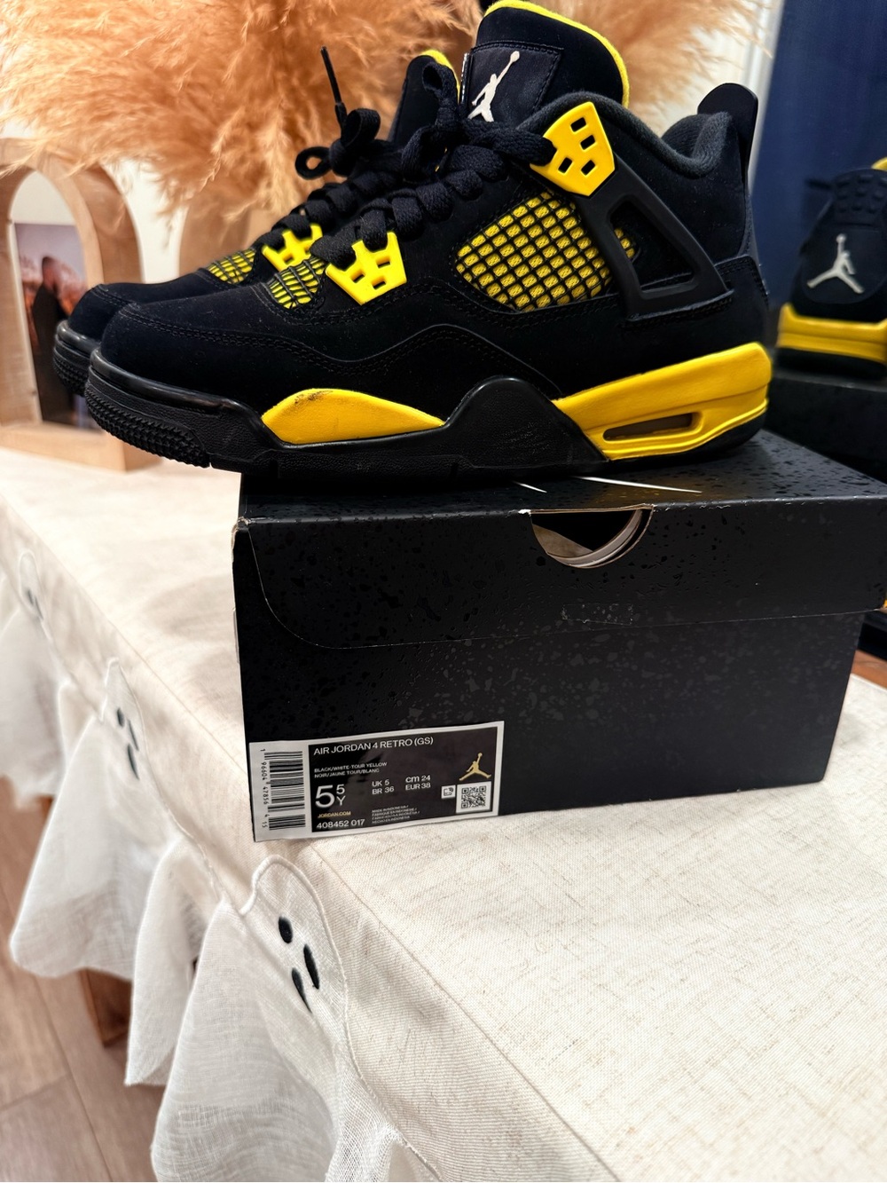 Air Jordan 4 Retro “Thunder” Kids Sneakers in Black/Yellow